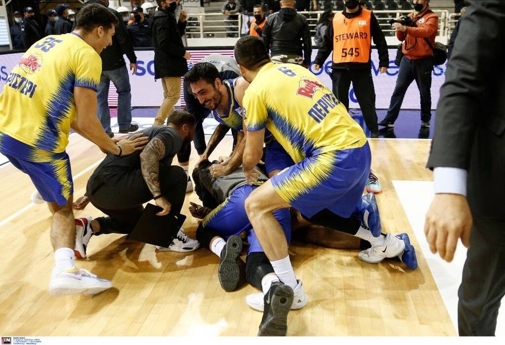 ΠΑΟΚ-Περιστέρι: Το ΑΠΙΘΑΝΟ buzzer beater του ΜακΚρί και το «πάρτι» στην Πυλαία (video)