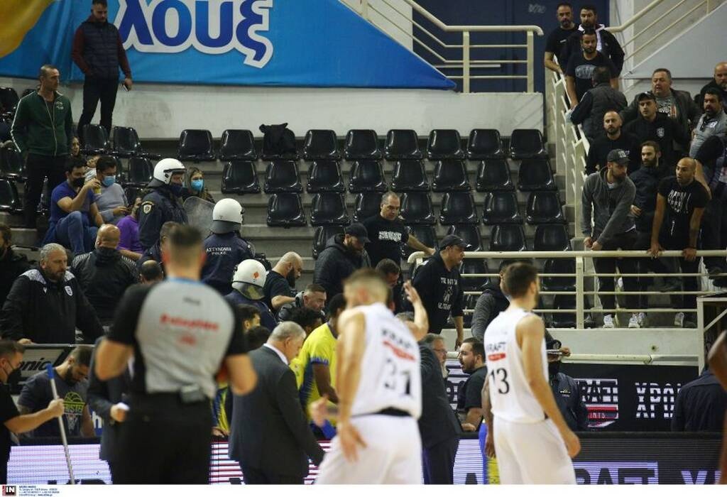 ΠΑΟΚ-Περιστέρι: Μεγάλη ένταση στην Πυλαία και διακοπή, επενέβη η αστυνομία (video+photos)