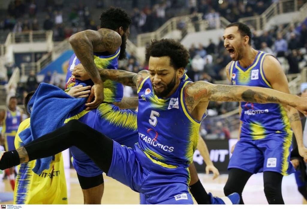 ΠΑΟΚ-Περιστέρι: Το ΑΠΙΘΑΝΟ buzzer beater του ΜακΚρί και το «πάρτι» στην Πυλαία (video)