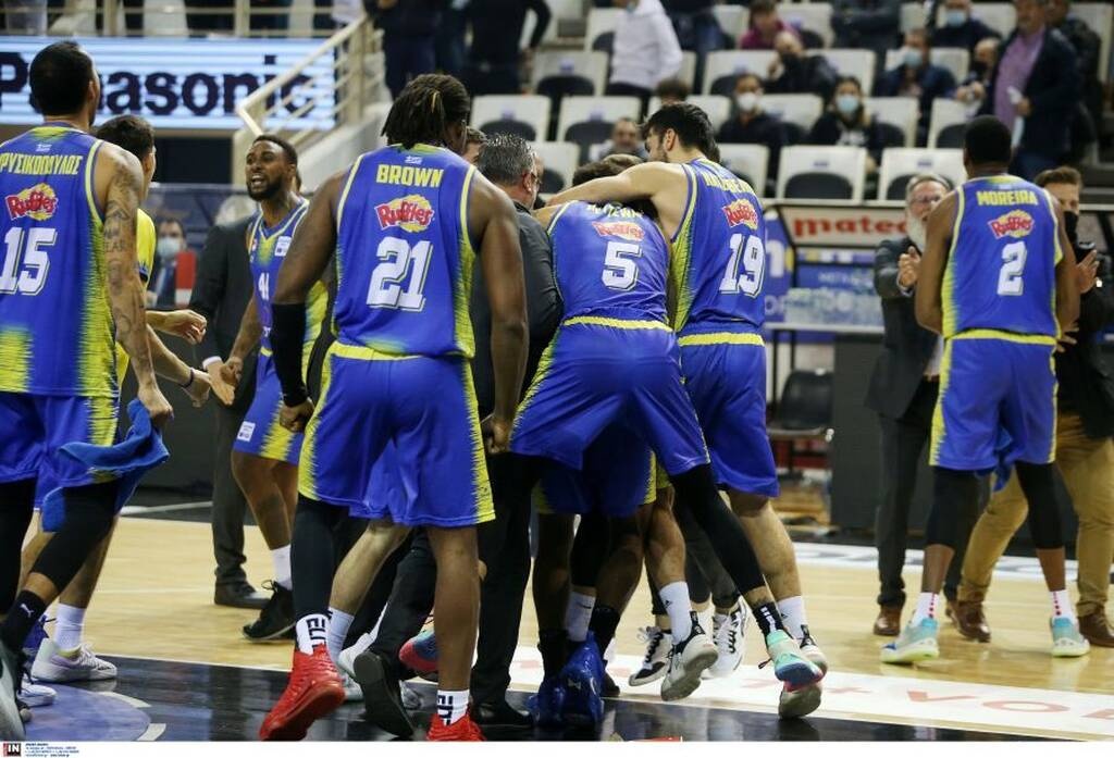 ΠΑΟΚ-Περιστέρι: Το ΑΠΙΘΑΝΟ buzzer beater του ΜακΚρί και το «πάρτι» στην Πυλαία (video)