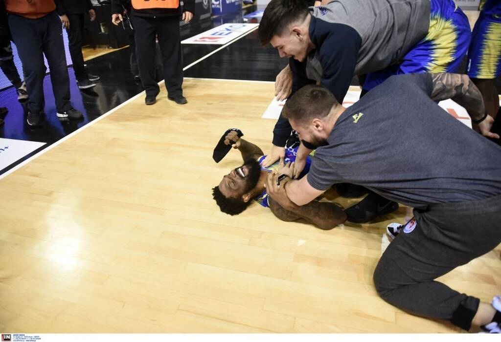 ΠΑΟΚ-Περιστέρι: Το ΑΠΙΘΑΝΟ buzzer beater του ΜακΚρί και το «πάρτι» στην Πυλαία (video)
