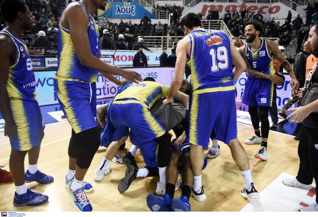 ΠΑΟΚ-Περιστέρι: Το ΑΠΙΘΑΝΟ buzzer beater του ΜακΚρί και το «πάρτι» στην Πυλαία (video)