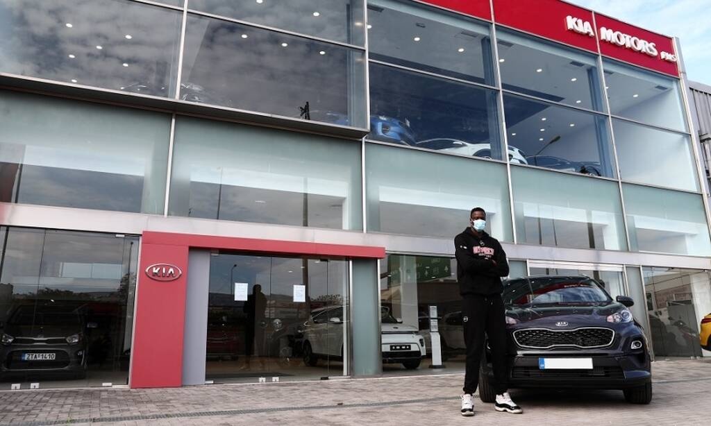 Ολυμπιακός: Παρέλαβε το αυτοκίνητό του ο Φαλ