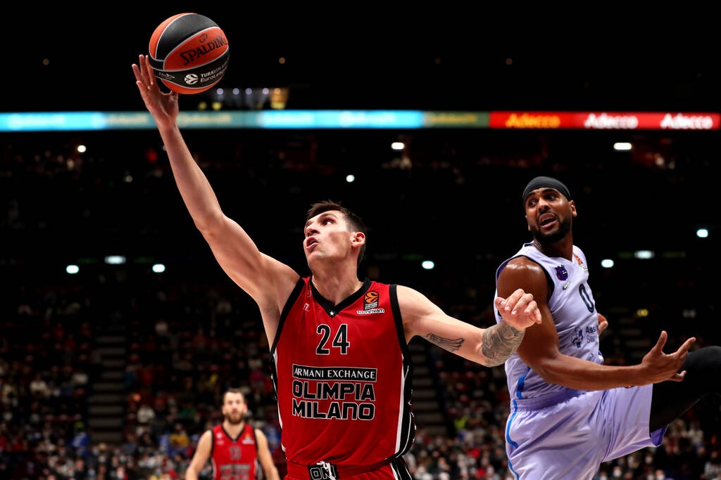 Αρμάνι-Μπαρτσελόνα 75-70: Στην κορυφή οι Ιταλοί - Έριξαν στο καναβάτσο την ομάδα του Γιασικεβίτσιους