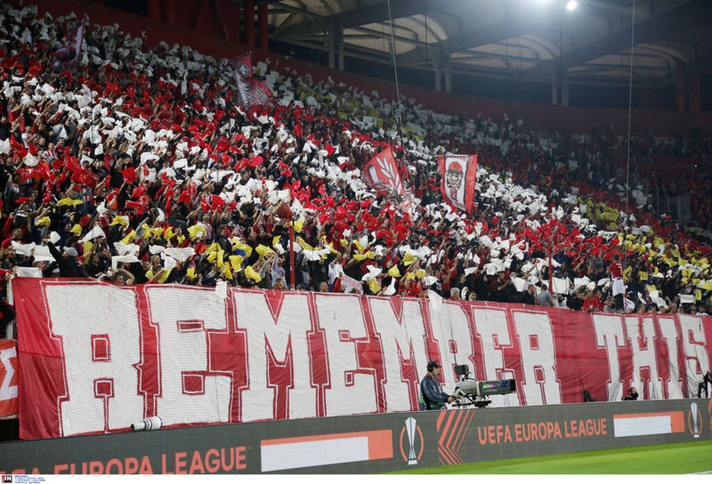 Ολυμπιακός-Άιντραχτ Φρανκφούρτης: Τρομερή ατμόσφαιρα στο «Γ. Καραϊσκάκης» (photos+video)