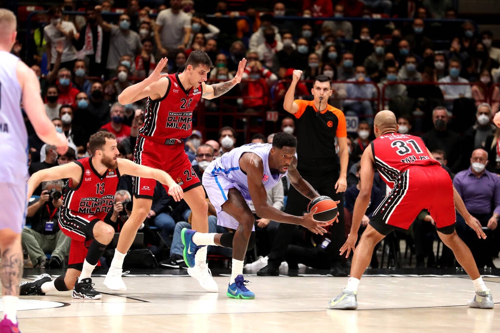 Αρμάνι-Μπαρτσελόνα 75-70: Στην κορυφή οι Ιταλοί - Έριξαν στο καναβάτσο την ομάδα του Γιασικεβίτσιους