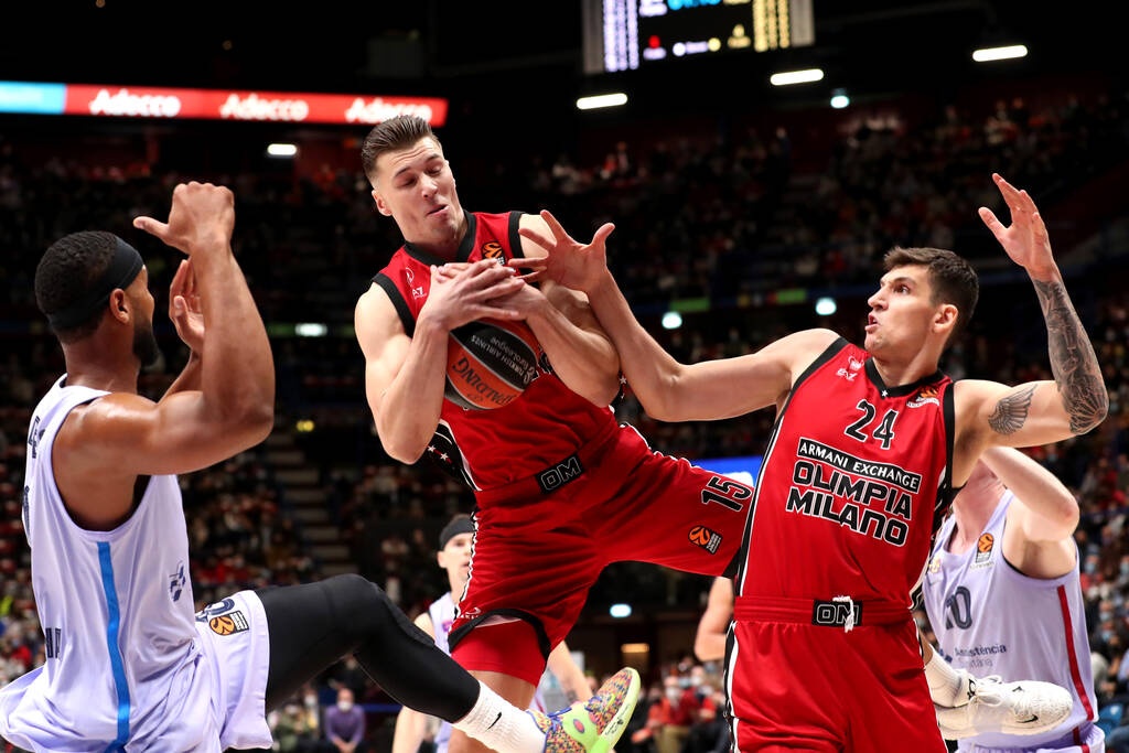 Αρμάνι-Μπαρτσελόνα 75-70: Στην κορυφή οι Ιταλοί - Έριξαν στο καναβάτσο την ομάδα του Γιασικεβίτσιους