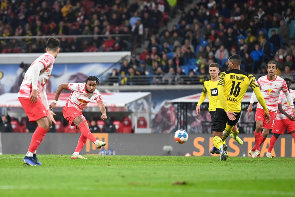 Bundesliga: Άνετη νίκη και κορυφή για τη Μπάγερν (video+photos)