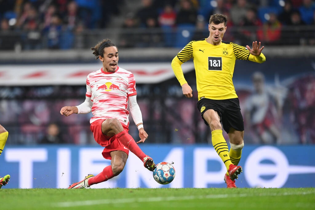 Bundesliga: Άνετη νίκη και κορυφή για τη Μπάγερν (video+photos)