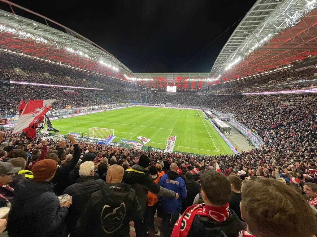 Bundesliga: Άνετη νίκη και κορυφή για τη Μπάγερν (video+photos)