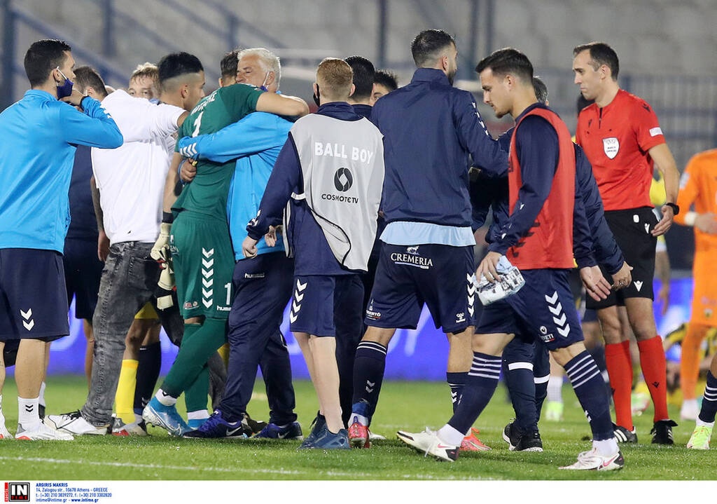 Απόλλων Σμύρνης-ΑΕΚ: Η κίνηση του Τζαβέλλα στο φινάλε που κέρδισε τους γηπεδούχους