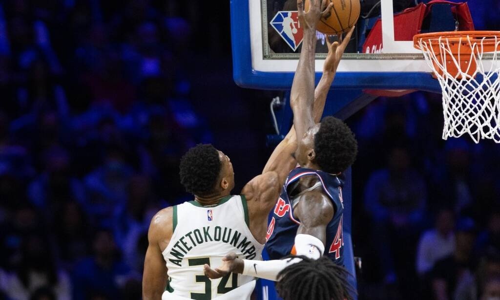 NBA: «Τρελαίνει» τους αριθμούς ο Γιάννης Αντετοκούνμπο - Η νέα απίθανη επίδοση (photos+video)