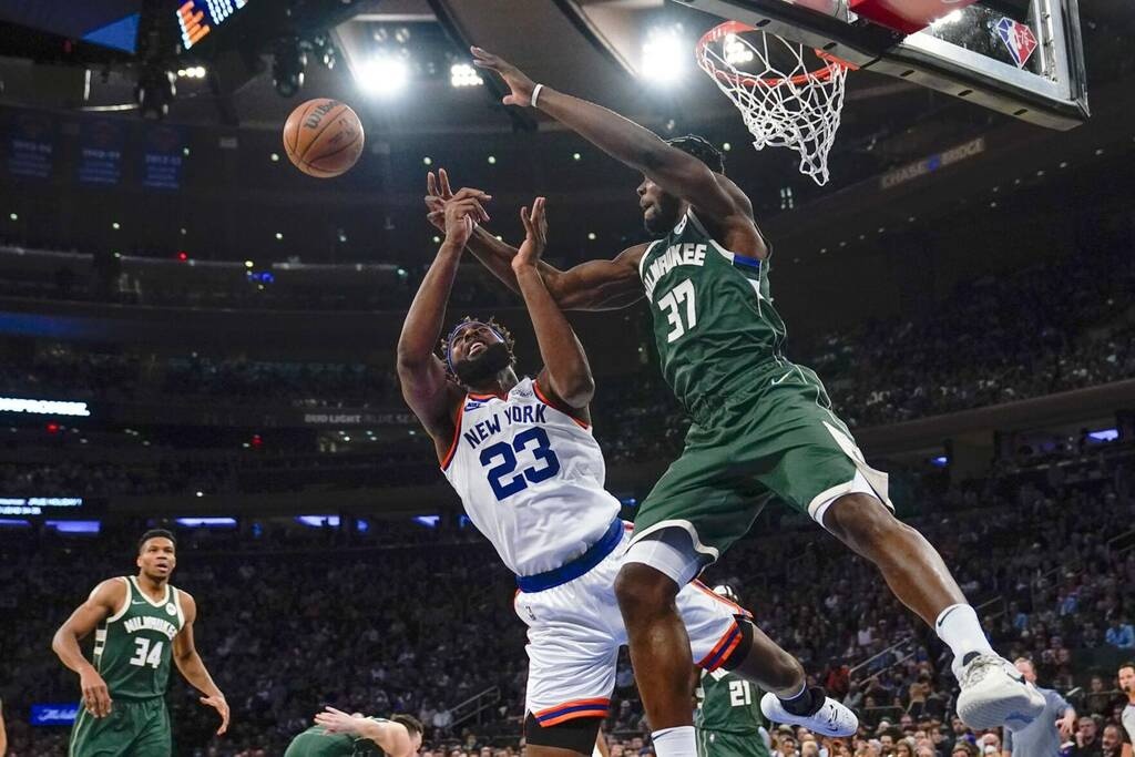 NBA: Τρίποντη απόδραση για Μπακς από τη Νέα Υόρκη (photos+video)