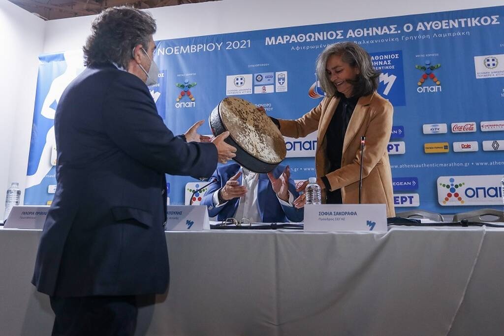 38ος ΑΜΑ: Παρουσιάστηκε το συλλεκτικό μετάλλιο του Μαραθωνίου δια χειρός Βαρώτσου