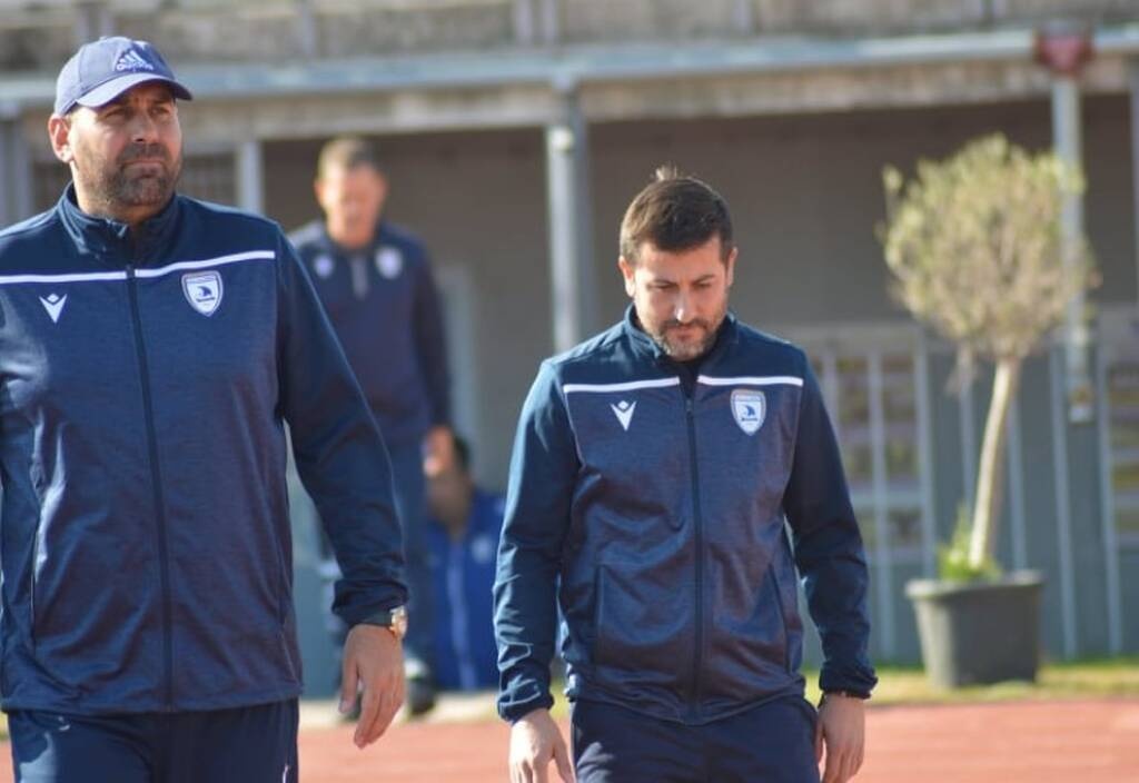 Ομάδα της Super League 2 παρουσίασε ρόστερ και τεχνικό τιμ χωρίς... ονόματα!