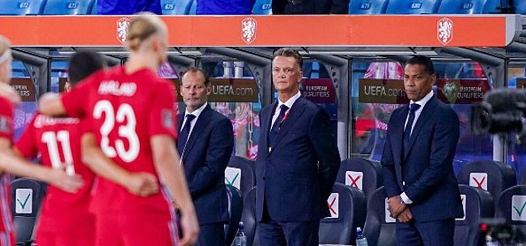 Προκριματικά Μουντιάλ 2022: Ατύχημα με το ποδήλατο ο Φαν Χάαλ – Πως πήγε στην προπόνηση (vid+pics)