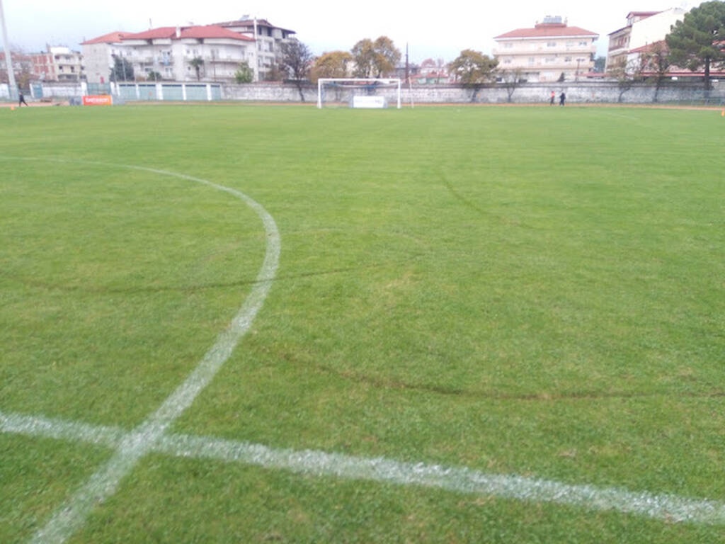 Απίστευτα πράγματα σε γήπεδο ομάδας της Super League 2 - Μηχανάκι κατέστρεψε τον αγωνιστικό χώρο