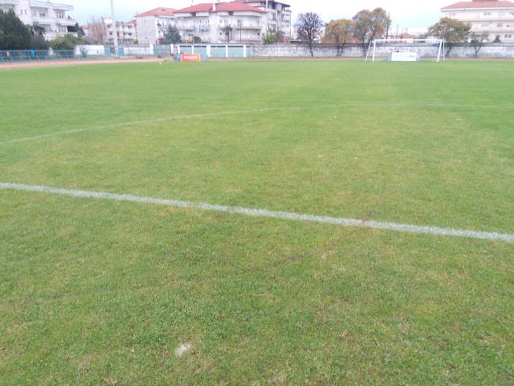 Απίστευτα πράγματα σε γήπεδο ομάδας της Super League 2 - Μηχανάκι κατέστρεψε τον αγωνιστικό χώρο