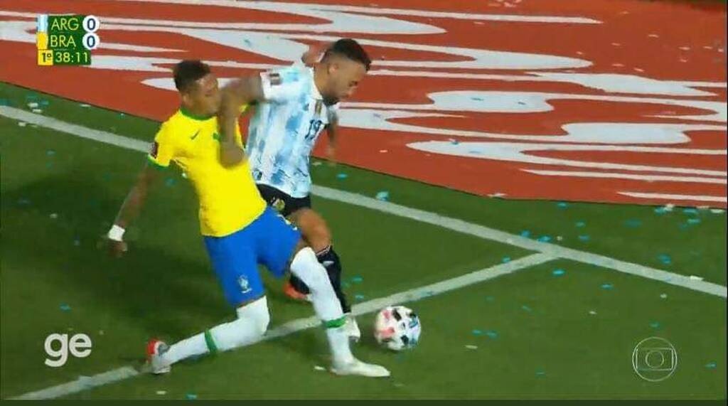 Αργεντινή-Βραζιλία: Τιμωρία των διαιτητών που δεν είδαν την αγκωνιά του Οταμέντι (video+photos)