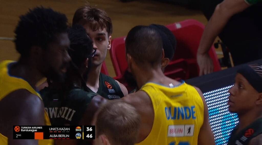 Το κάρφωμα της χρονιάς ο Χεζόνια! «Κατάπιε» το θηρίο της Άλμπα και τον εξόργισε (video+photos)