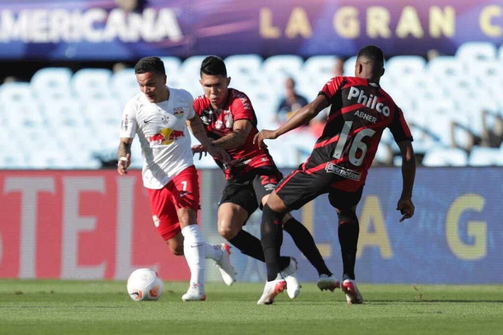Copa Sudamericana-Η Ατλέτικο Παραναένσε το τρόπαιο με ...ακροβατικό γκολ