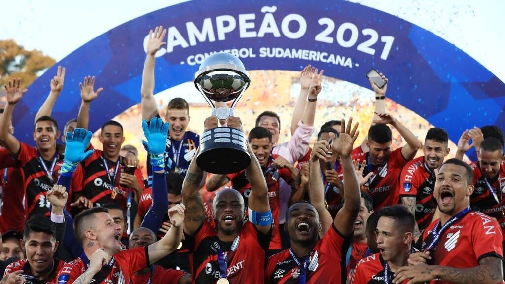 Copa Sudamericana-Η Ατλέτικο Παραναένσε το τρόπαιο με ...ακροβατικό γκολ