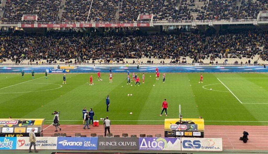 ΑΕΚ-Ολυμπιακός: «Καυτή» ατμόσφαιρα στο ΟΑΚΑ - Αποδοκιμασίες σε Παπασταθόπουλο (videos)