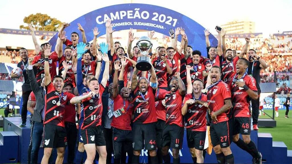 Copa Sudamericana-Η Ατλέτικο Παραναένσε το τρόπαιο με ...ακροβατικό γκολ