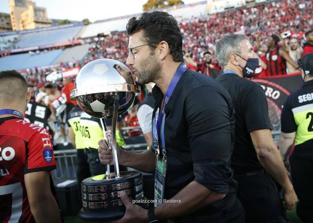 Copa Sudamericana-Η Ατλέτικο Παραναένσε το τρόπαιο με ...ακροβατικό γκολ