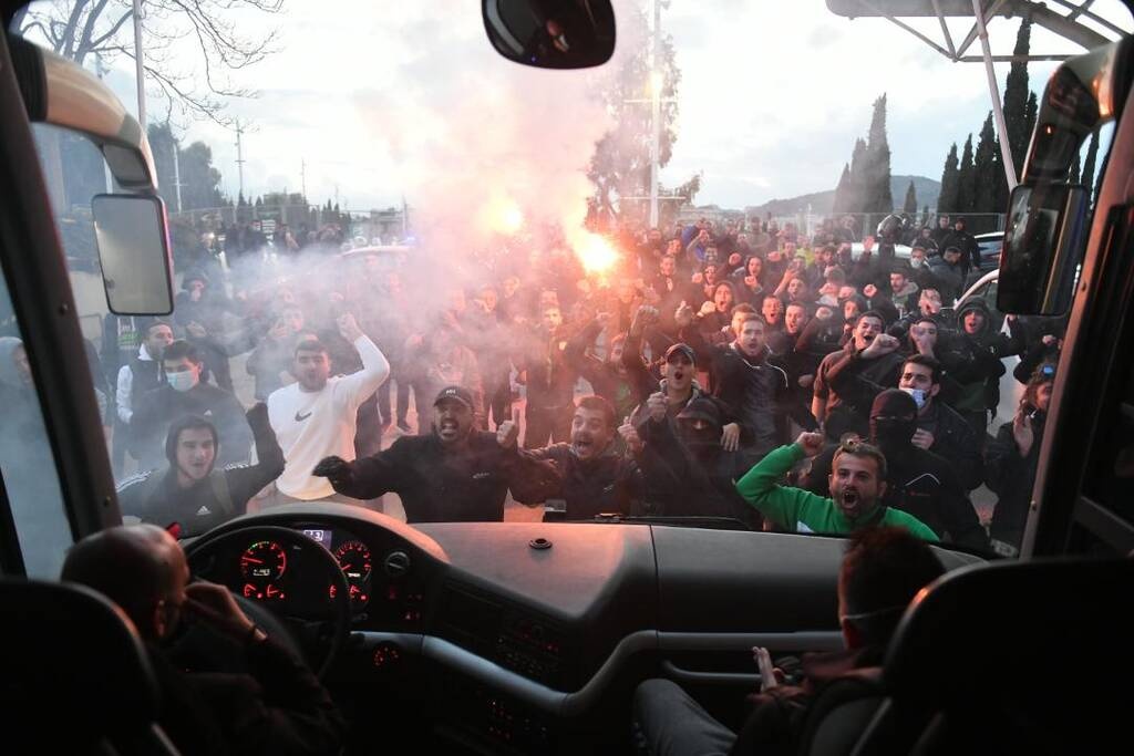 Ολυμπιακός-Παναθηναϊκός ΟΠΑΠ: Αναχώρησαν μέσα σε αποθέωση για το ΣΕΦ οι «πράσινοι»