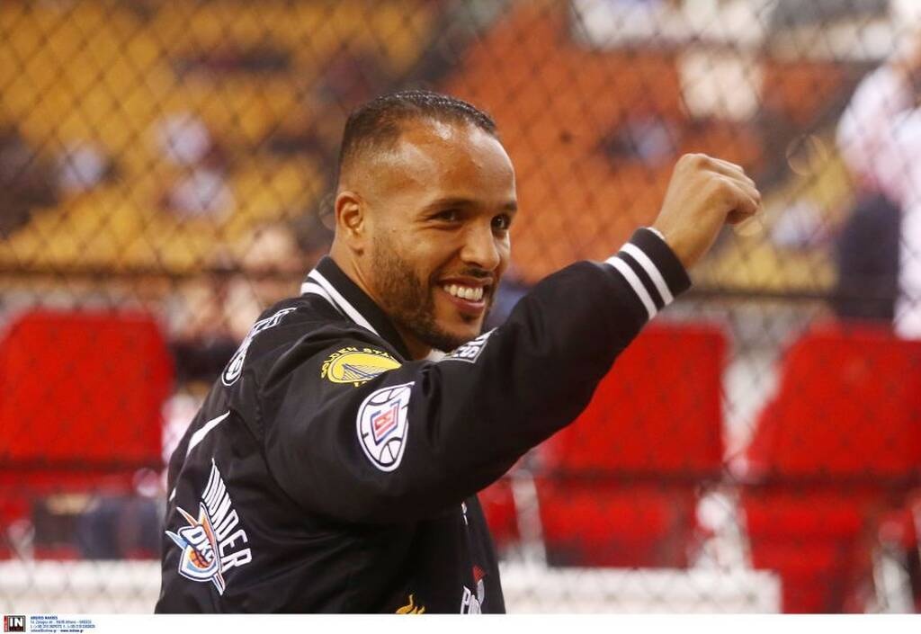 Ολυμπιακός - Παναθηναϊκός ΟΠΑΠ: Χαμός στο ΣΕΦ με τον Ελ Αραμπί (photos+video)