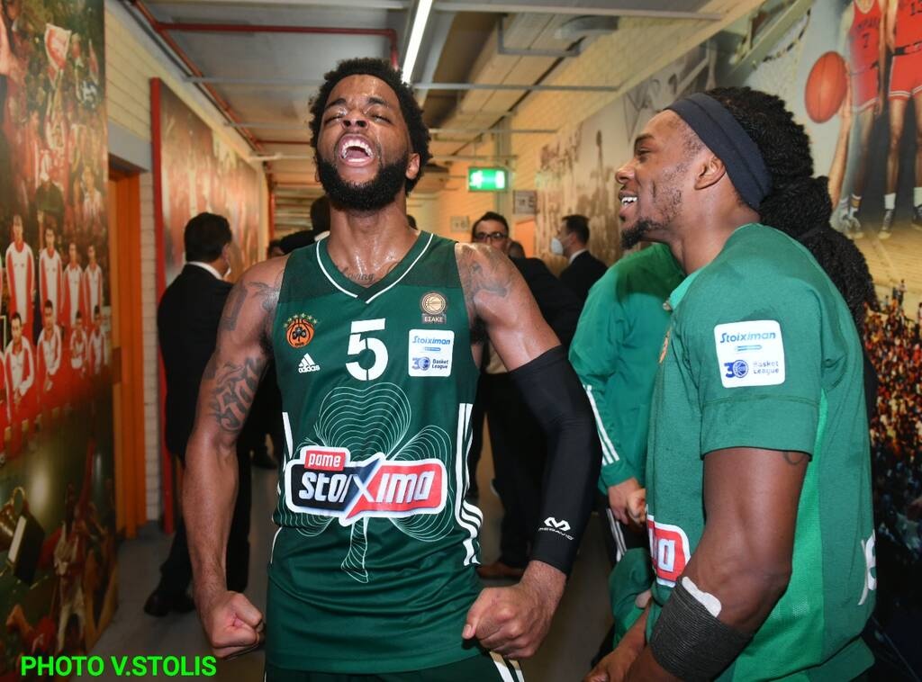 Ολυμπιακός-Παναθηναϊκός ΟΠΑΠ: Έτσι πανηγύρισαν στα αποδυτήρια του ΣΕΦ! (photos)