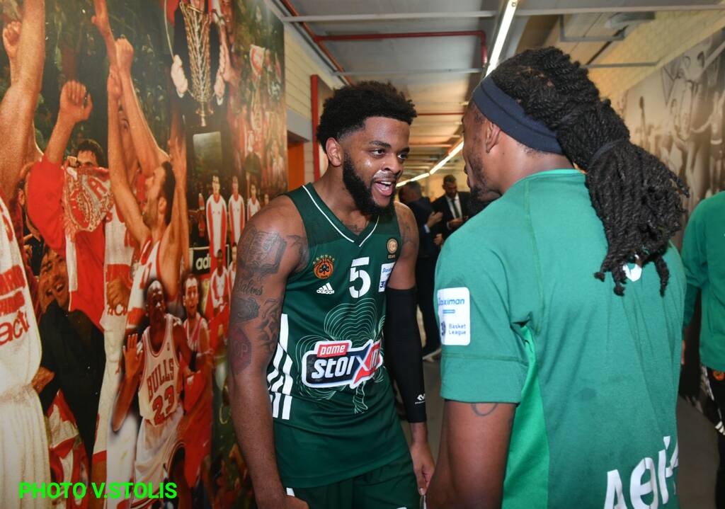 Ολυμπιακός-Παναθηναϊκός ΟΠΑΠ: Έτσι πανηγύρισαν στα αποδυτήρια του ΣΕΦ! (photos)