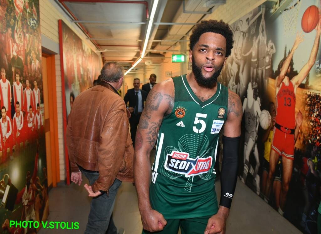 Ολυμπιακός-Παναθηναϊκός ΟΠΑΠ: Έτσι πανηγύρισαν στα αποδυτήρια του ΣΕΦ! (photos)