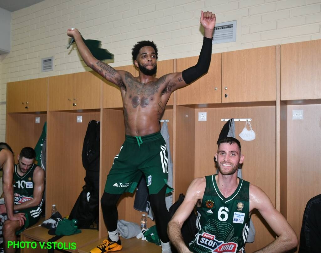 Ολυμπιακός-Παναθηναϊκός ΟΠΑΠ: Έτσι πανηγύρισαν στα αποδυτήρια του ΣΕΦ! (photos)