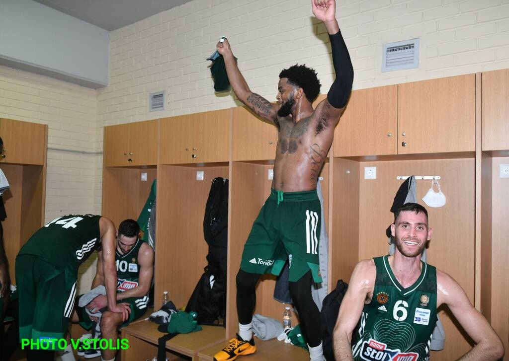 Ολυμπιακός-Παναθηναϊκός ΟΠΑΠ: Έτσι πανηγύρισαν στα αποδυτήρια του ΣΕΦ! (photos)