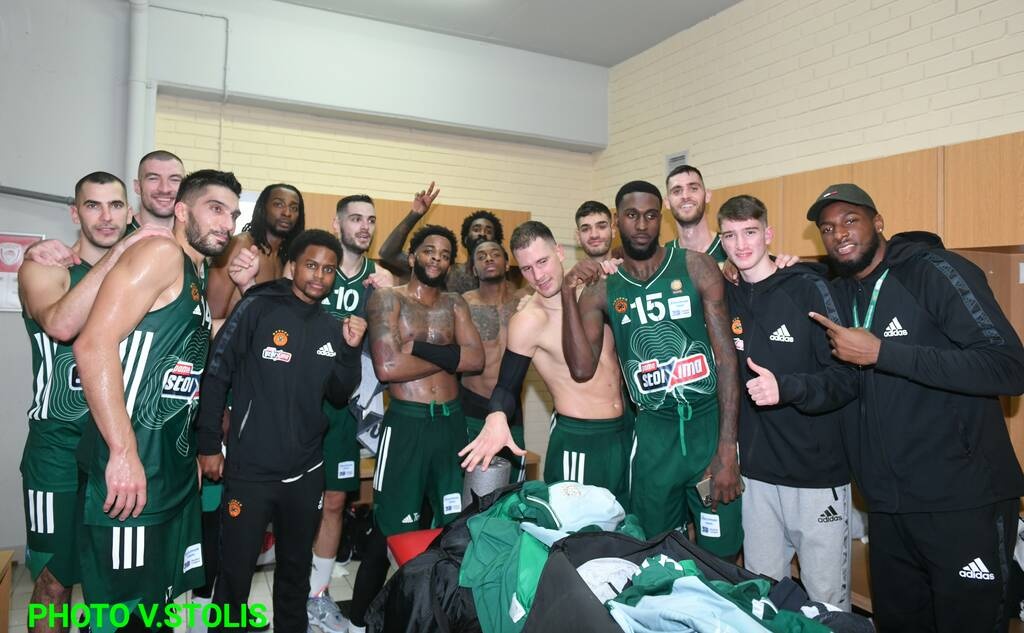 Ολυμπιακός-Παναθηναϊκός ΟΠΑΠ: Έτσι πανηγύρισαν στα αποδυτήρια του ΣΕΦ! (photos)