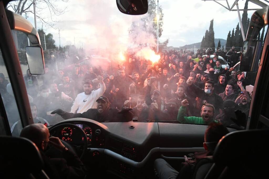 Ολυμπιακός-Παναθηναϊκός ΟΠΑΠ: Αναχώρησαν μέσα σε αποθέωση για το ΣΕΦ οι «πράσινοι»