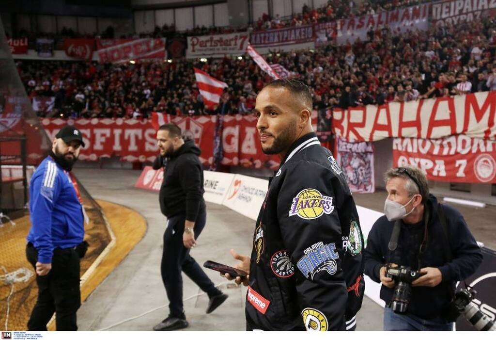 Ολυμπιακός - Παναθηναϊκός ΟΠΑΠ: Χαμός στο ΣΕΦ με τον Ελ Αραμπί (photos+video)