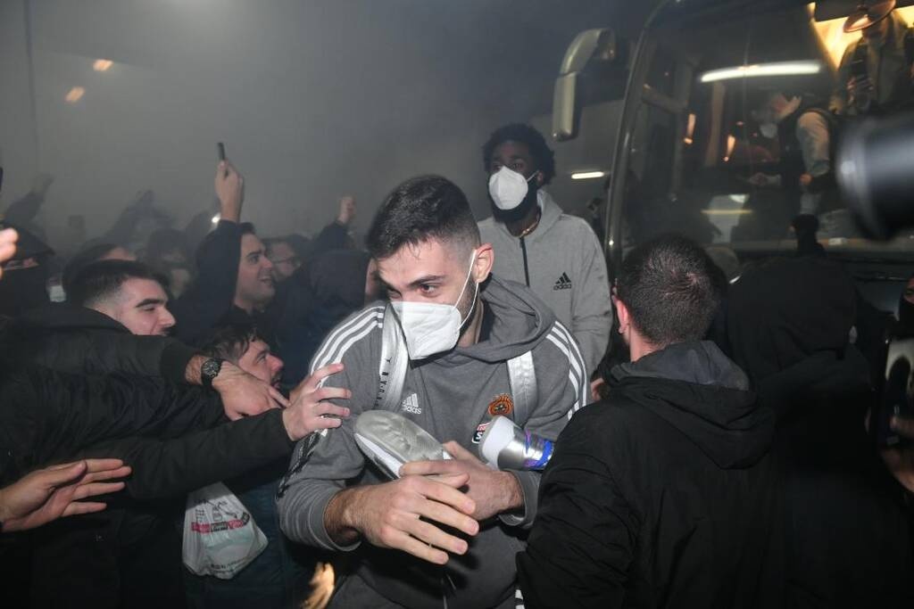 Ολυμπιακός-Παναθηναϊκός: Η νύχτα... μέρα σε Βουλή και ΟΑΚΑ για τους θριαμβευτές του ΣΕΦ (photos)