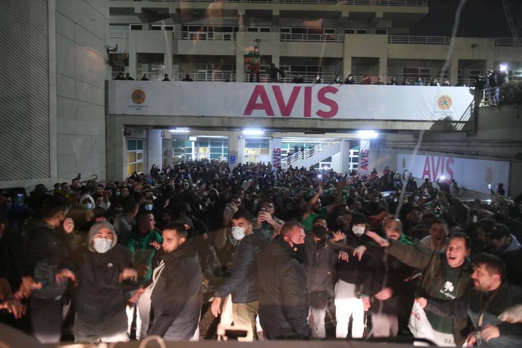 Ολυμπιακός-Παναθηναϊκός: Η νύχτα... μέρα σε Βουλή και ΟΑΚΑ για τους θριαμβευτές του ΣΕΦ (photos)