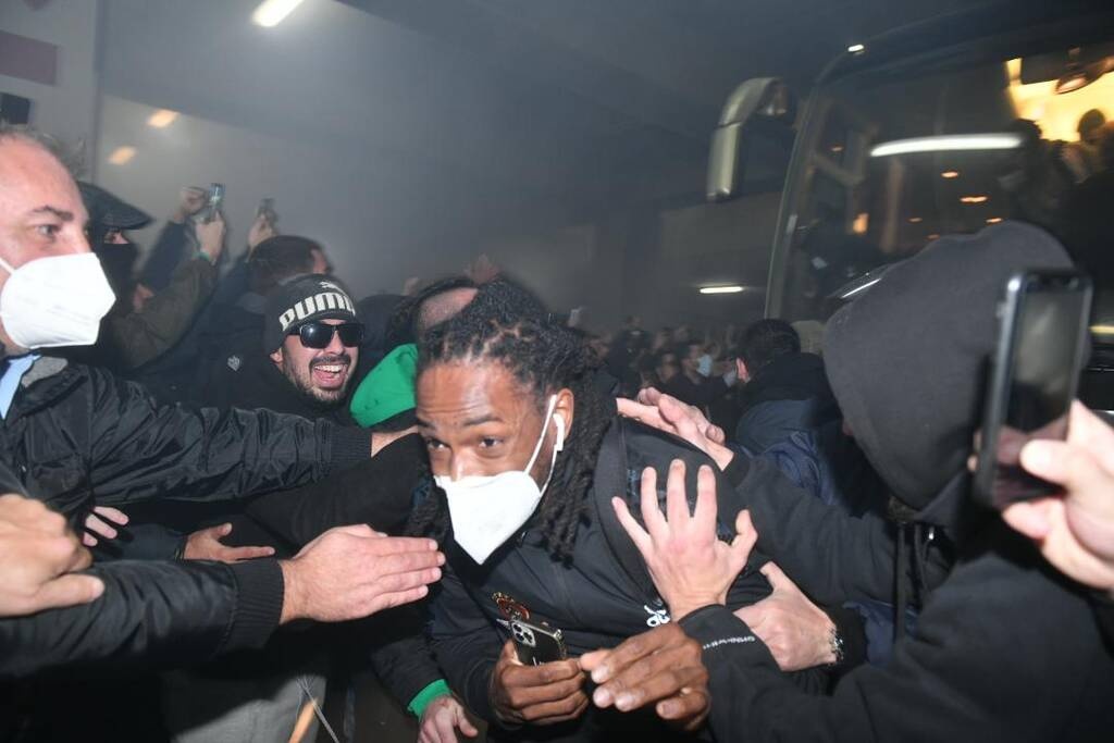 Ολυμπιακός-Παναθηναϊκός: Η νύχτα... μέρα σε Βουλή και ΟΑΚΑ για τους θριαμβευτές του ΣΕΦ (photos)