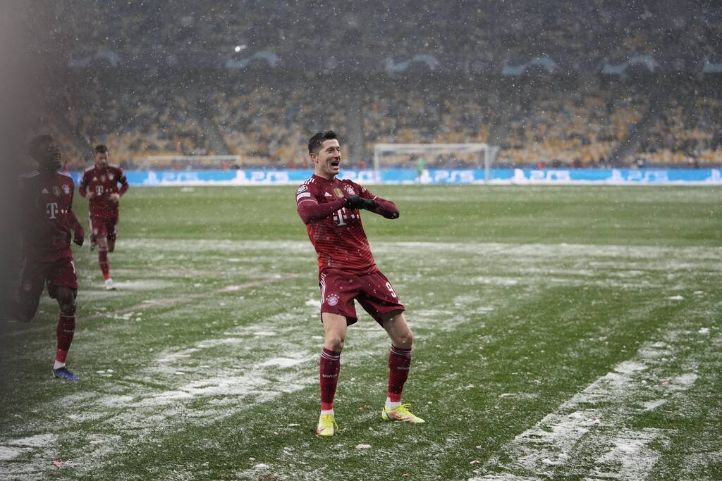 Ντιναμό Κιέβου-Μπάγερν Μονάχου: Τρομερή γκολάρα με ανάποδο ψαλιδάκι από τον Λεβαντόφσκι (video)