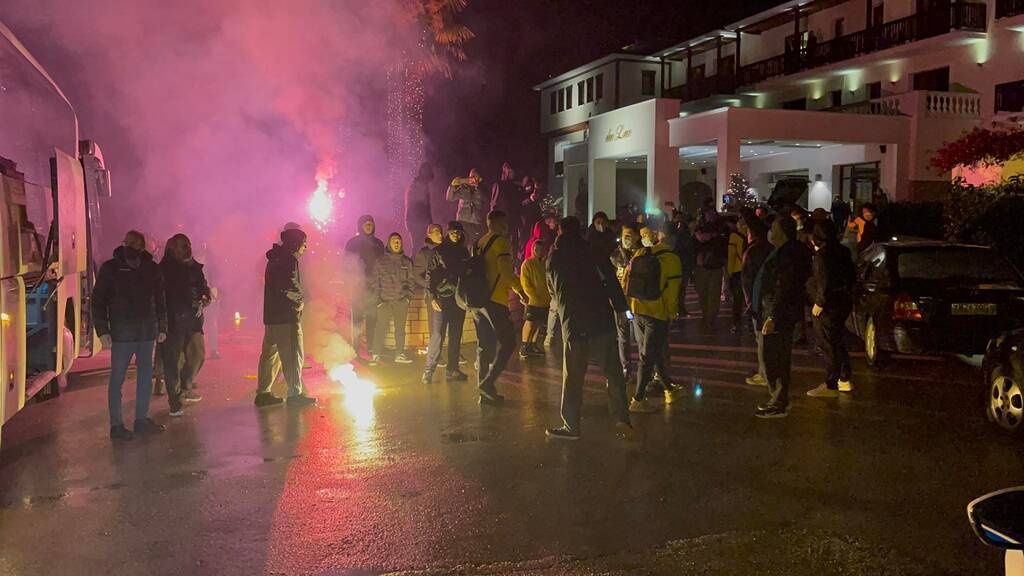 ΑΕΚ: Θερμή υποδοχή στα Γιάννινα - Αποθέωση για Γιαννίκη (photos+video)