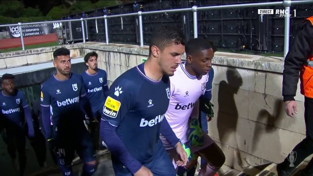 Μπελενένσες-Μπενφίκα: Οριστική διακοπή στο ματς παρωδία - Έμειναν με έξι παίκτες οι γηπεδούχοι