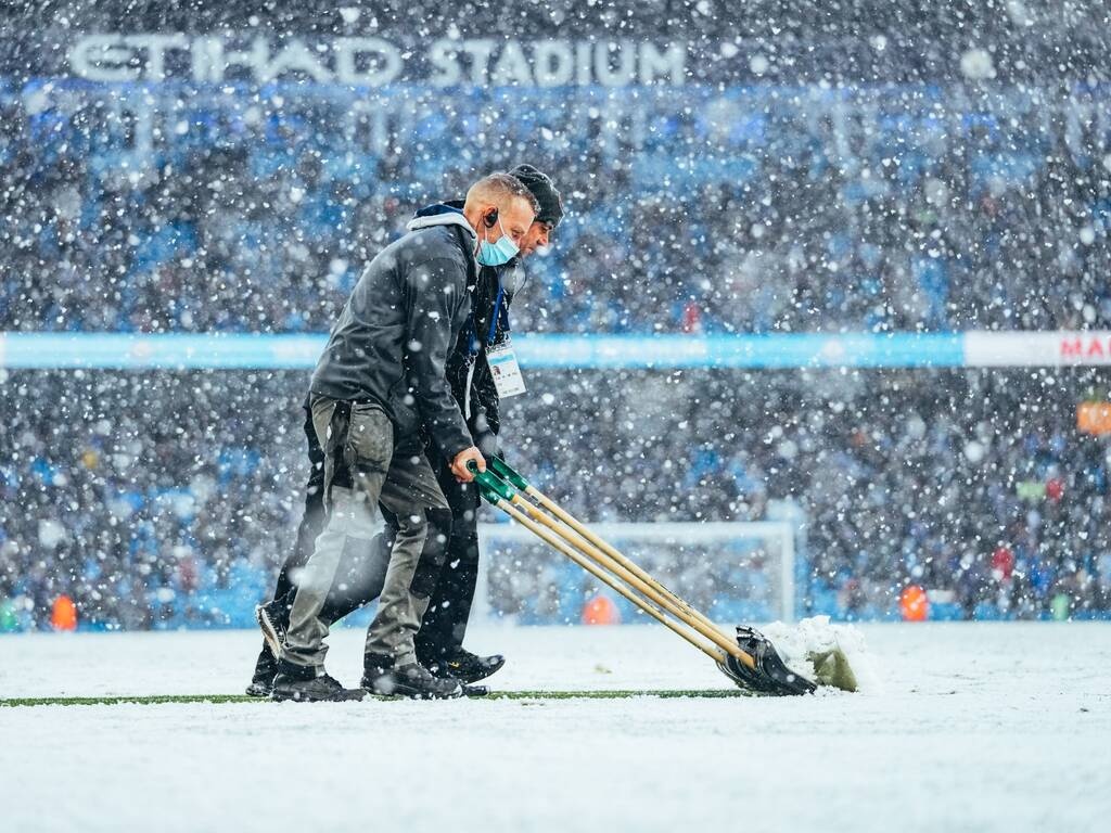 Premier League: Τρομερή χιονόπτωση στο Μάντσεστερ Σίτι-Γουέστ Χαμ (video+photos)