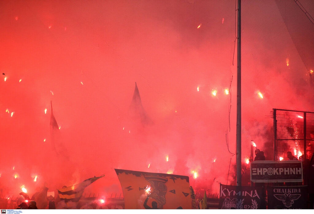 ΠΑΟΚ-Άρης: Εκρηκτική ατμόσφαιρα στην Τούμπα – Πυρσός στον Κουέστα (photos)