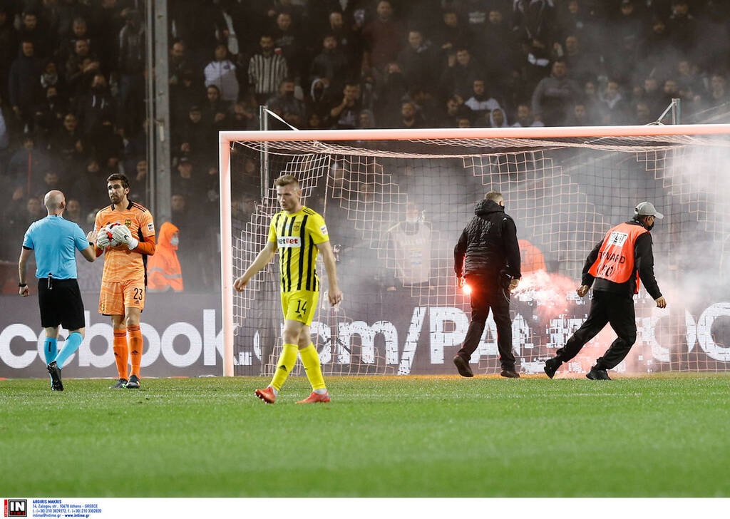 ΠΑΟΚ-Άρης: Εκρηκτική ατμόσφαιρα στην Τούμπα – Πυρσός στον Κουέστα (photos)
