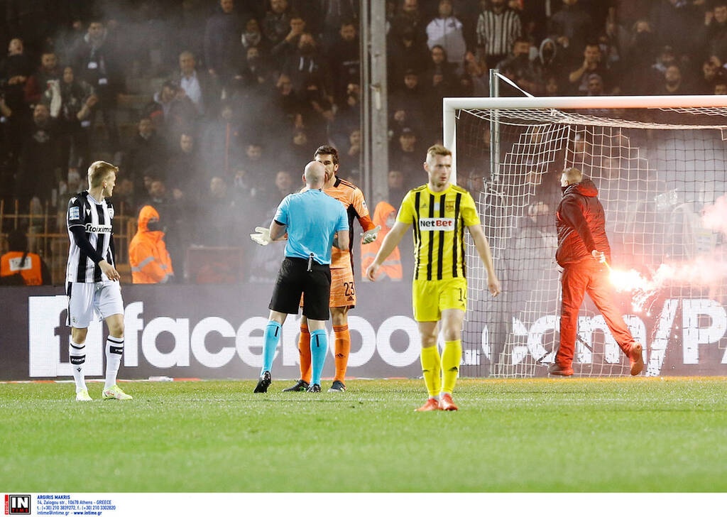 ΠΑΟΚ-Άρης: Εκρηκτική ατμόσφαιρα στην Τούμπα – Πυρσός στον Κουέστα (photos)