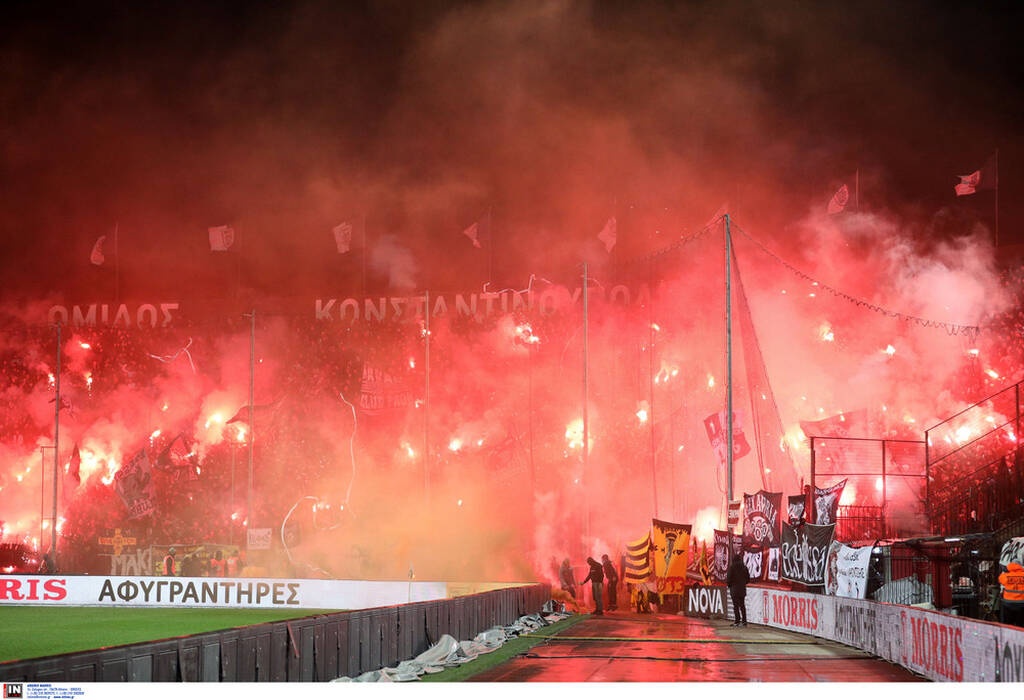 ΠΑΟΚ-Άρης: Εκρηκτική ατμόσφαιρα στην Τούμπα – Πυρσός στον Κουέστα (photos)